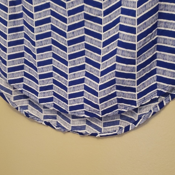 Stylus Chevron print top teardrop button back - Picture 4 of 5